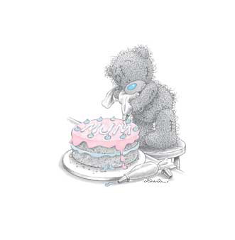 Мишка Тедди украшает торт