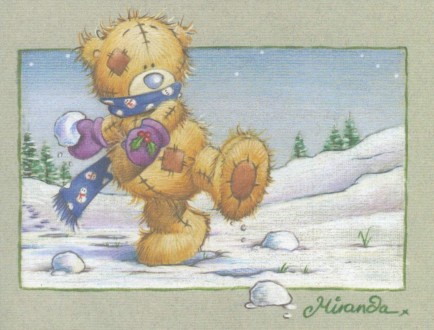 Мишка Тедди пуляет снежки