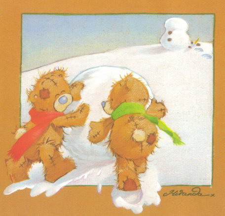 Мишки Тедди лепят снеговика